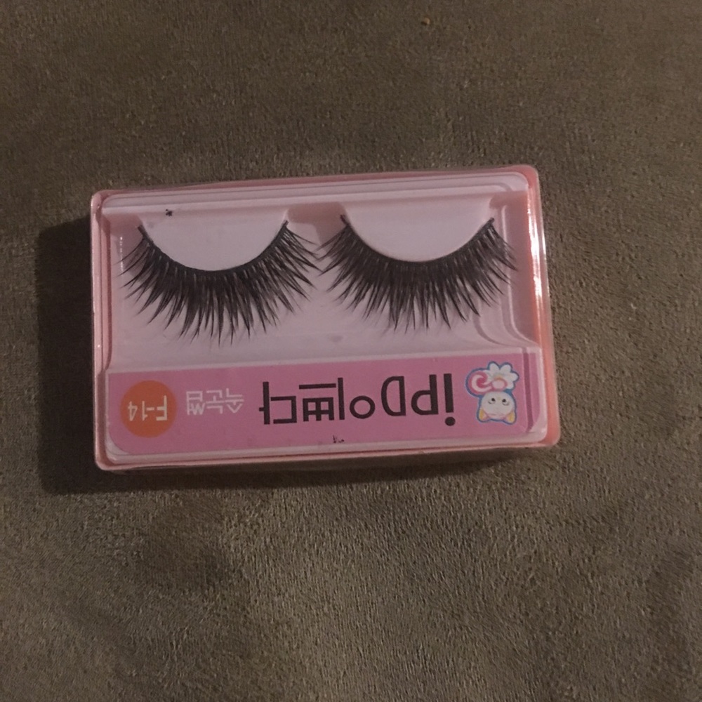 Eye lash